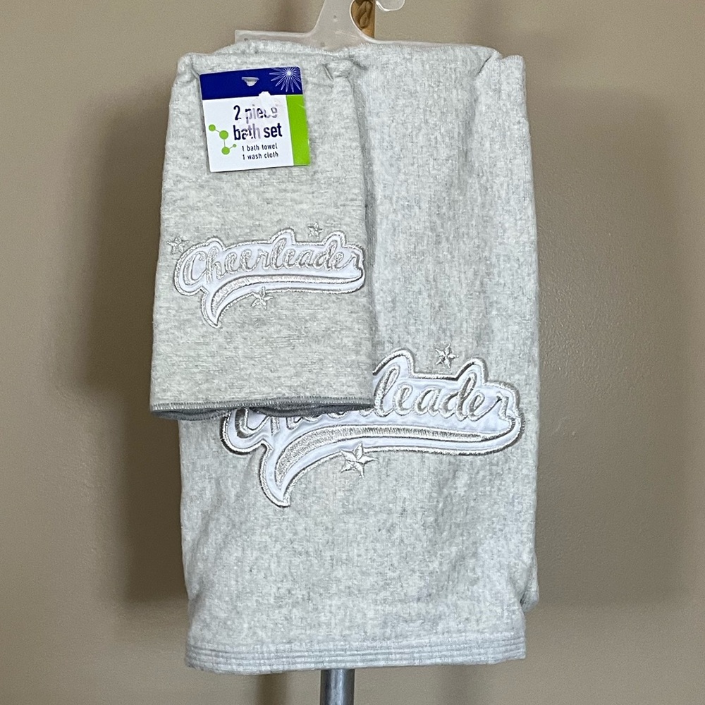 Gray Cheerleader Bath Towel Set.